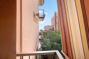 Interior - Apartment 'Amedeo' with Lake Views, Balcony & Air Conditioning (Bardolino)