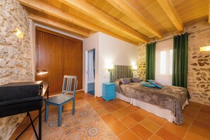 3 chambres, fer et planche à repasser, Wi-Fi gratuit, draps fournis