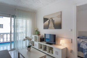 1 slaapkamer, een strijkplank/strijkijzer, gratis wifi, beddengoed