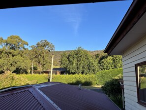 Property grounds - Gateway to-the Dandenong Ranges National Park (Ferntree Gully)