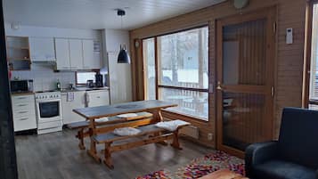 Cabane Tradition (private toilet with shower)