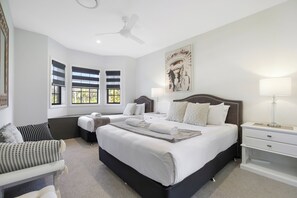 3 bedrooms, desk, iron/ironing board, WiFi - Casa Bella - Luxury 5 Bedroom Rural Retreat (Coffs Harbour)