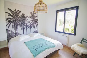 5 bedrooms, iron/ironing board, travel crib, free WiFi - -GAÏA- MAISON FAMILIALE VUE MER ET JARDIN DOURVEIL (Névez)