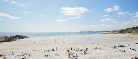 Una spiaggia nelle vicinanze