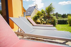 Terrace/patio - -GAÏA- MAISON FAMILIALE VUE MER ET JARDIN DOURVEIL (Névez)