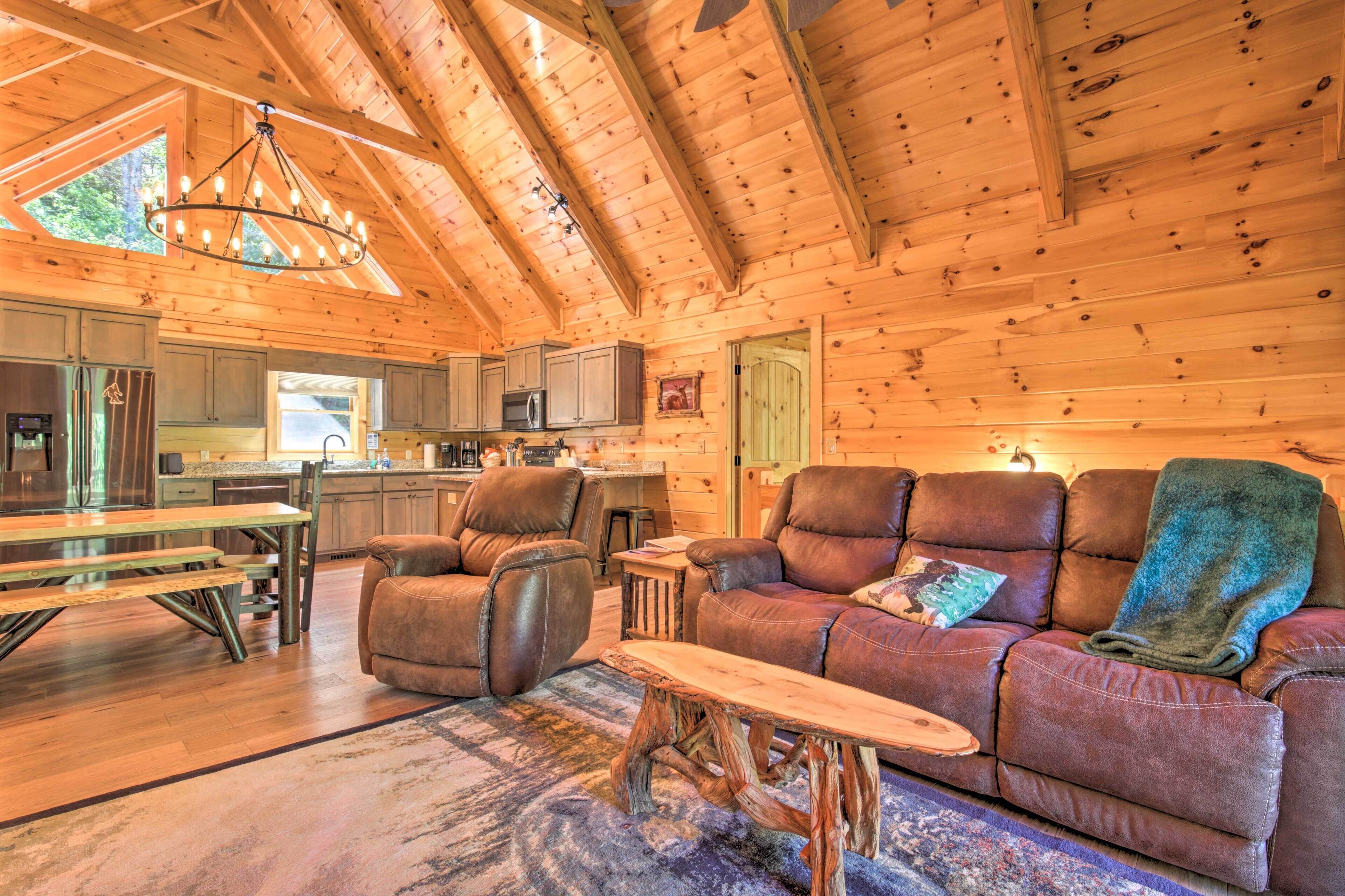 TV, fireplace, Netflix, Hulu