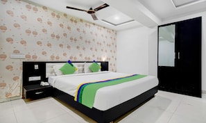 Standard Room | Desk, blackout drapes, bed sheets - Treebo A5 (Indore)