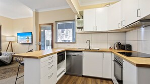 Micro-ondes, four, plaque de cuisson