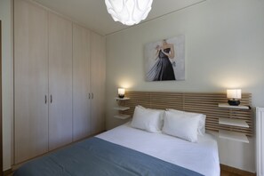3 bedrooms, in-room safe, iron/ironing board, free WiFi