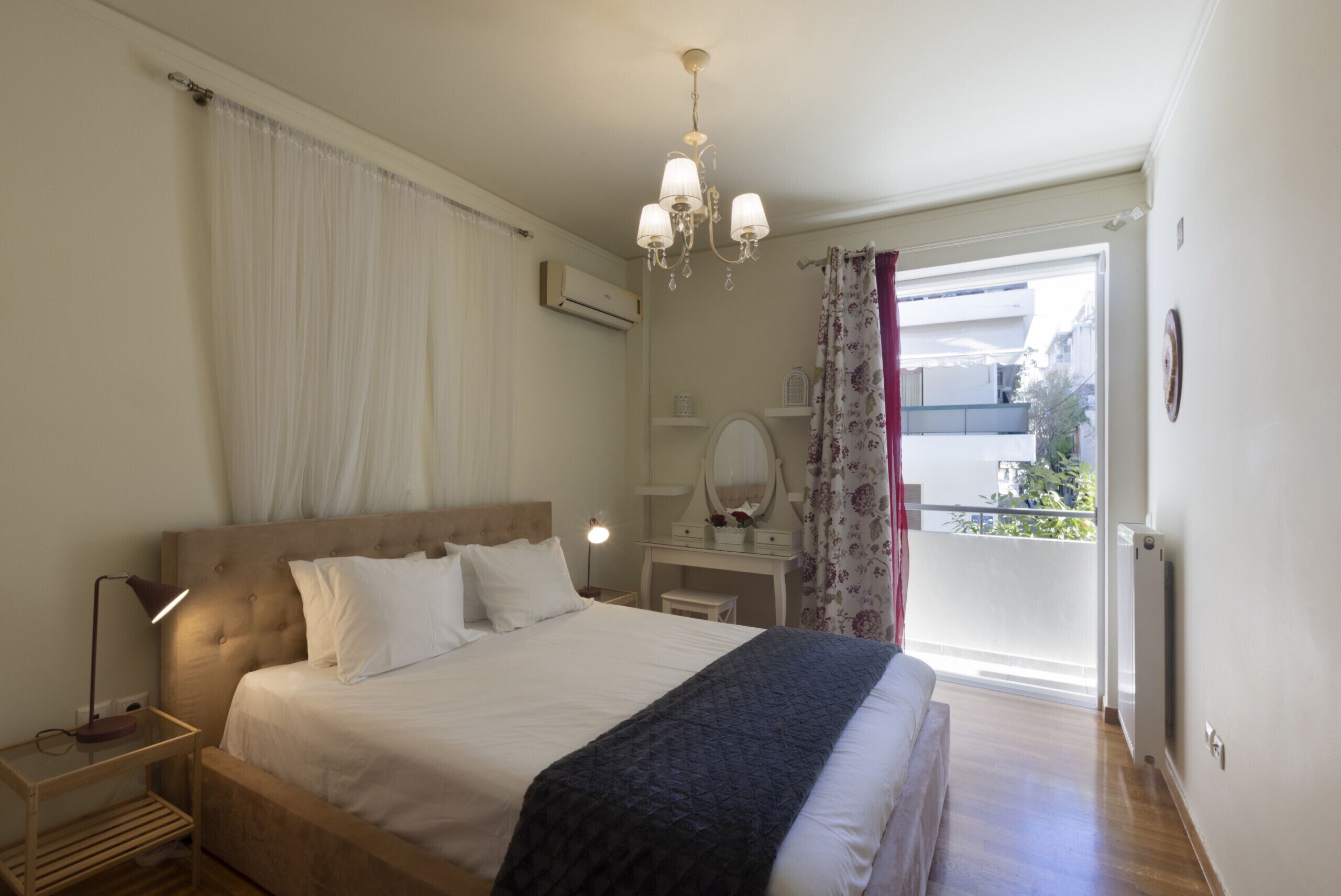 3 habitaciones y tabla de planchar con plancha 