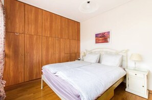 2 bedrooms, desk, travel crib, free WiFi