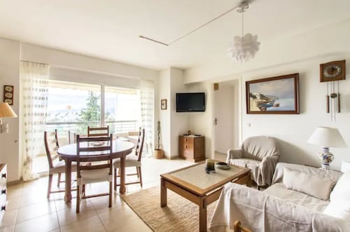 Compact 3 room apartment in Mall Athens.