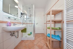 Hårføner og håndklær