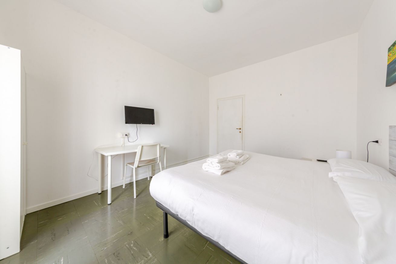 2 bedrooms, iron/ironing board, WiFi