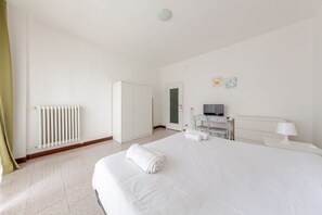 2 Schlafzimmer, Bügeleisen/Bügelbrett, WLAN