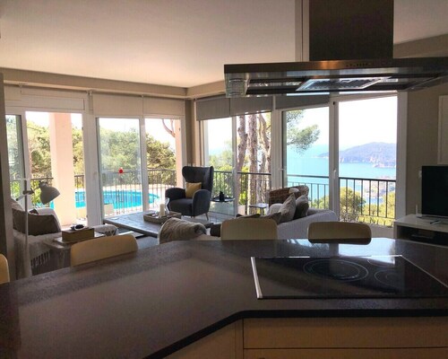 Apartment with communal pool and stunning views