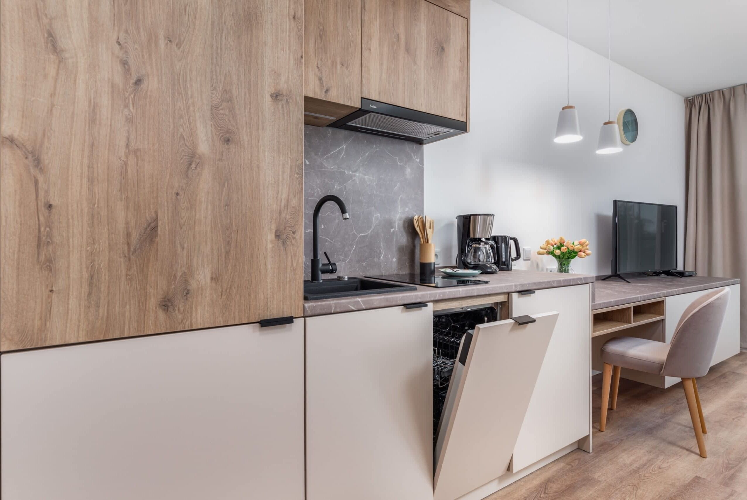 Fridge, microwave, stovetop, dishwasher