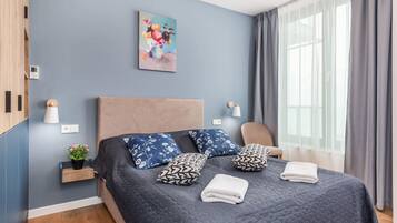 2 Schlafzimmer, Schreibtisch, Bügeleisen/Bügelbrett, Reisekinderbett