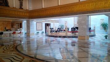 المنشأة من الداخل