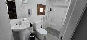 Bathroom - Description (Granada)