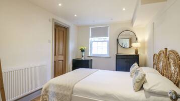 Cottage | 5 bedrooms, individually decorated, individually furnished, free WiFi