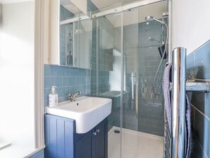 Cottage | Bathroom