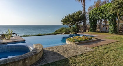 Enebros y Mar. Stylish beachfront property