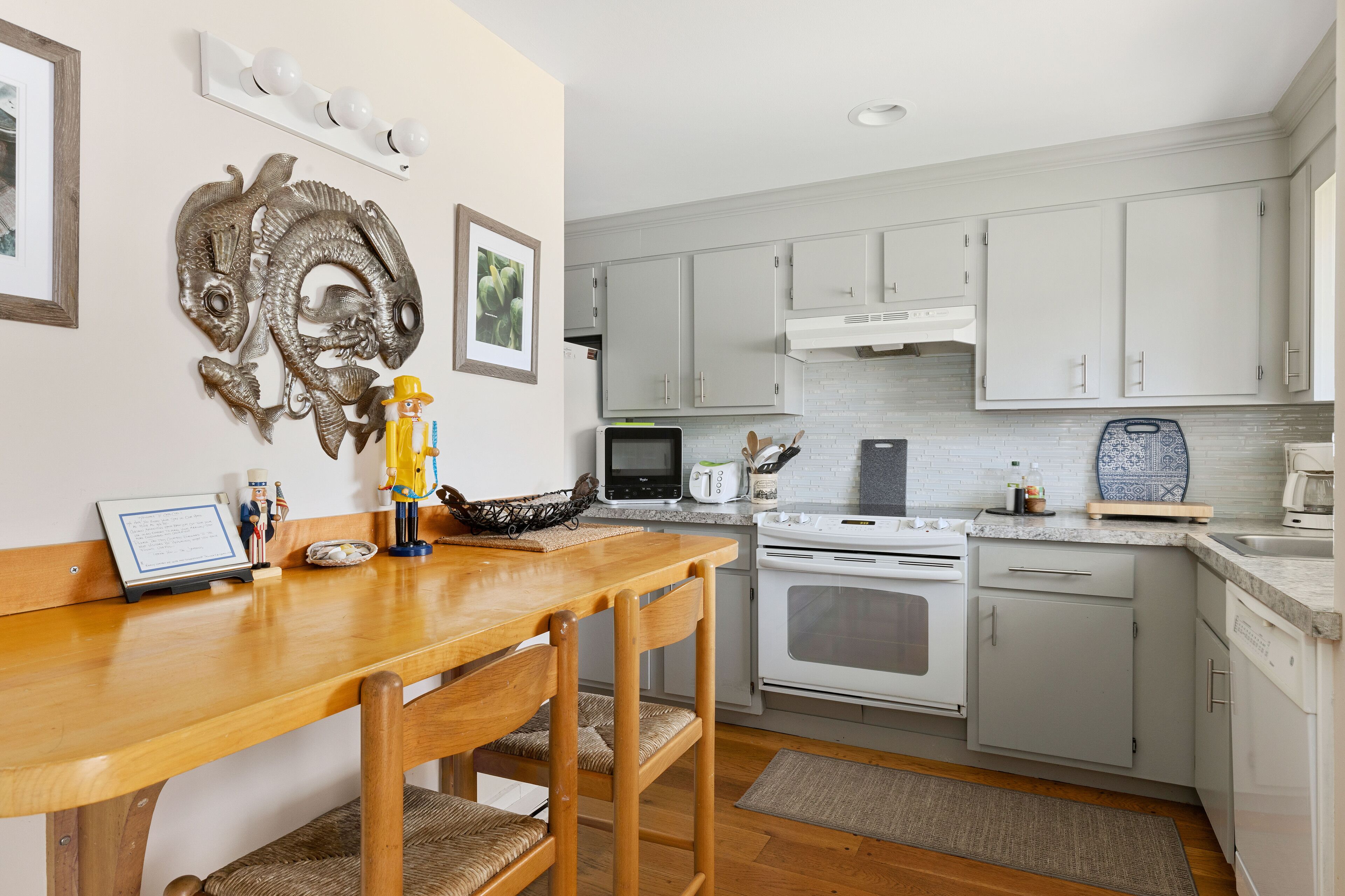 Unit 135 Poolside 2BD w/loft--A/C, Private Balcony, Association Beach & Pool