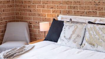 3 bedrooms, travel crib, WiFi, bed sheets