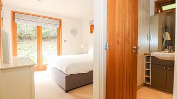 3 bedrooms, individually decorated, individually furnished, free WiFi