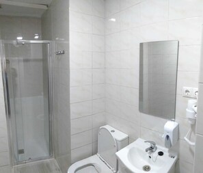 Douche, serviettes fournies