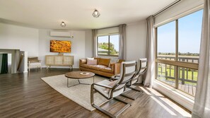 TV, fireplace, ping pong - Bass River Farm 9 mins from Phillip Island (Bass)