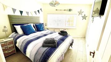 1 Schlafzimmer, BĂŒgeleisen/BĂŒgelbrett, kostenloses WLAN, BettwĂ€sche