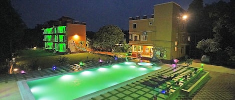 Una piscina cubierta