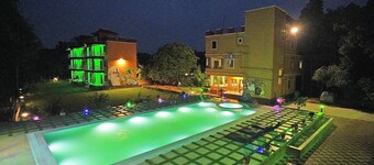 Neel Nirjan Resort