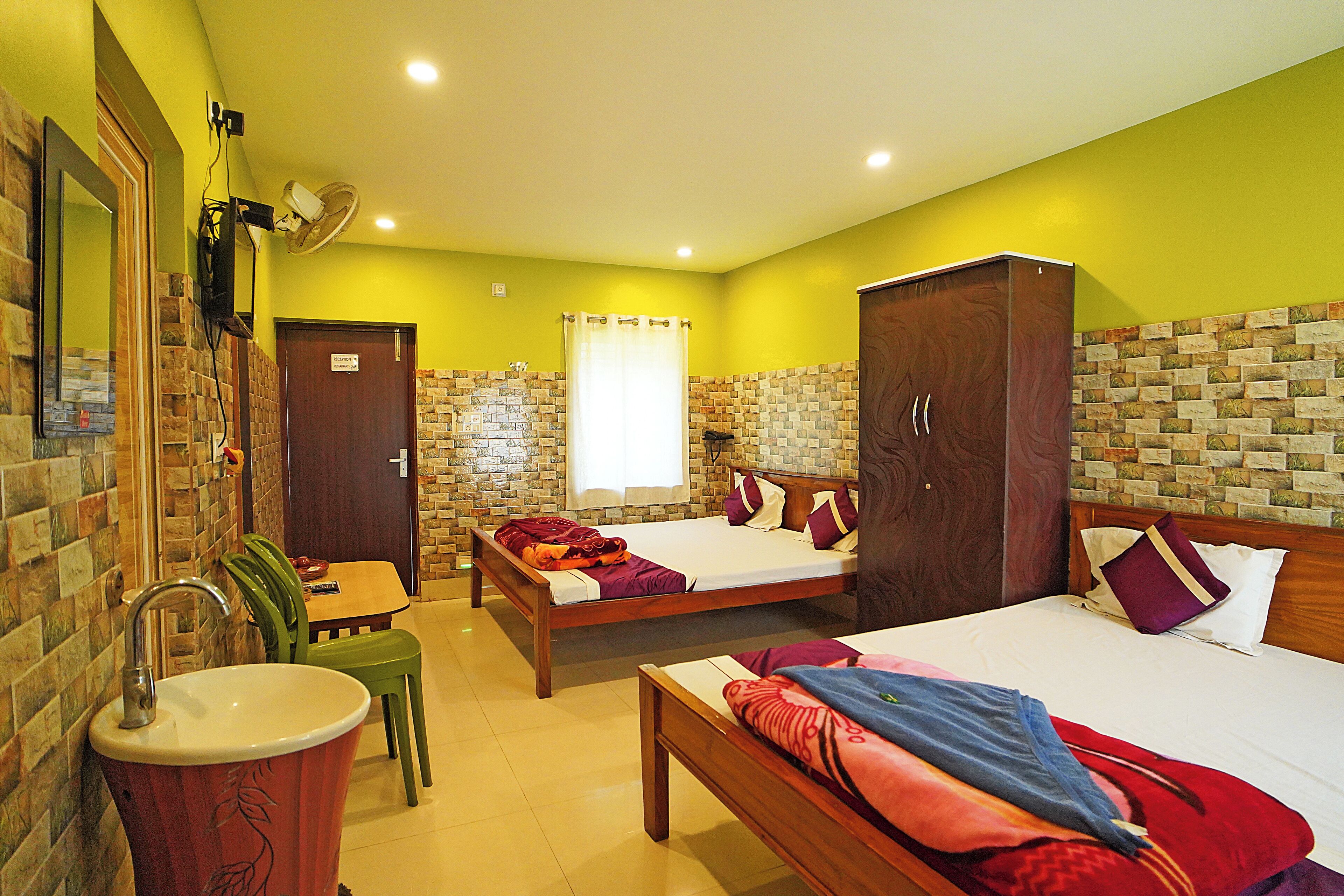 Phòng 4 dành cho gia đình, nhiều giường, quang cảnh vườn | Nệm có lớp đệm bông, bàn, phòng cách âm 