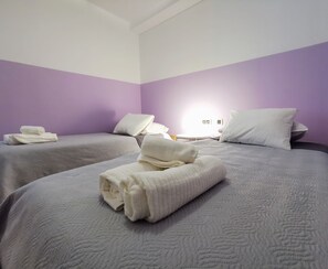 2 chambres, fer et planche à repasser, lit parapluie, Wi-Fi gratuit