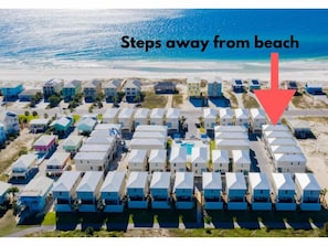 On the beach - Steps to beach, BBQ, bikes, pool, arcade, Wifi (Gulf Shores)