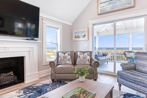 Our most Popular Rental on Tybee! Voted best view! by Tybee Cottages