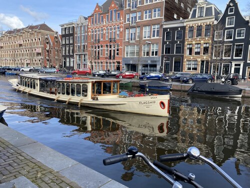 All Amsterdam sights and museums within walking distance!