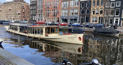 All Amsterdam sights and museums within walking distance!