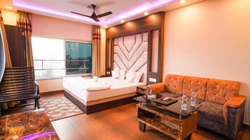 Colchones con pillow-top, minibar, muebles diferentes y escritorio 