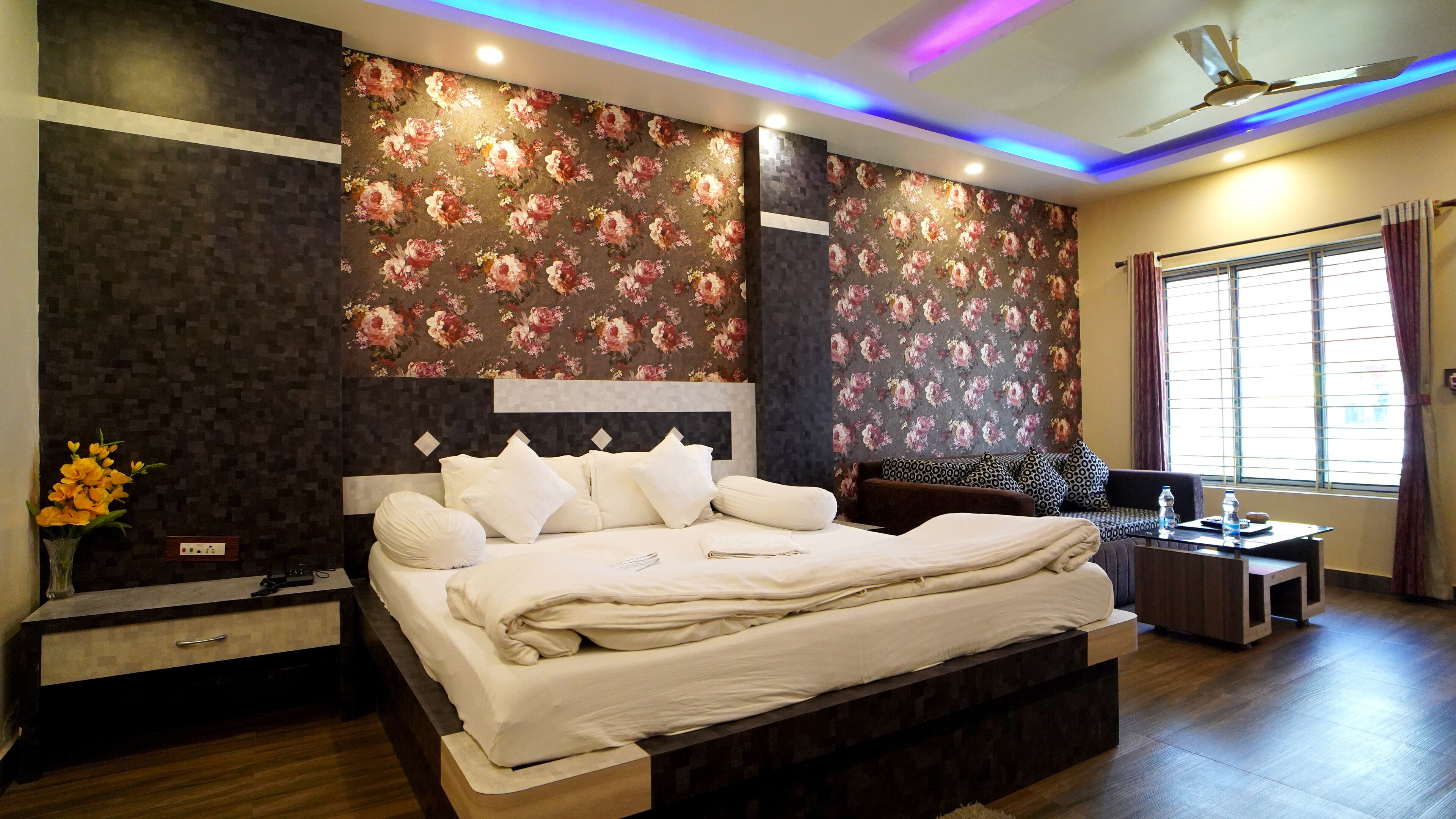 Elite Double Room | Pillowtop beds, minibar, individually furnished, desk