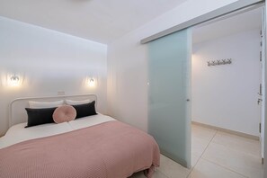 1 chambre, fer et planche à repasser, Wi-Fi gratuit, draps fournis