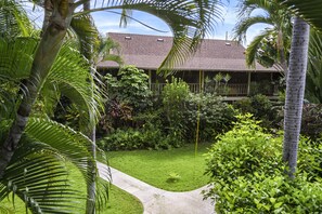 Property grounds - Kalani Kai#109 1st Floor, Remodeled Unit in Heart of Kona Town! Best location (Kailua Kona)