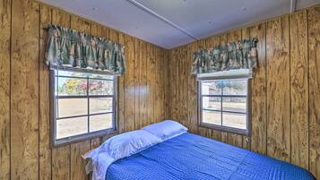 1 Schlafzimmer, BĂŒgeleisen/BĂŒgelbrett, Internetzugang, BettwĂ€sche