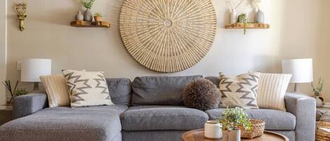 Smart TV, lareira, videogames, pebolim