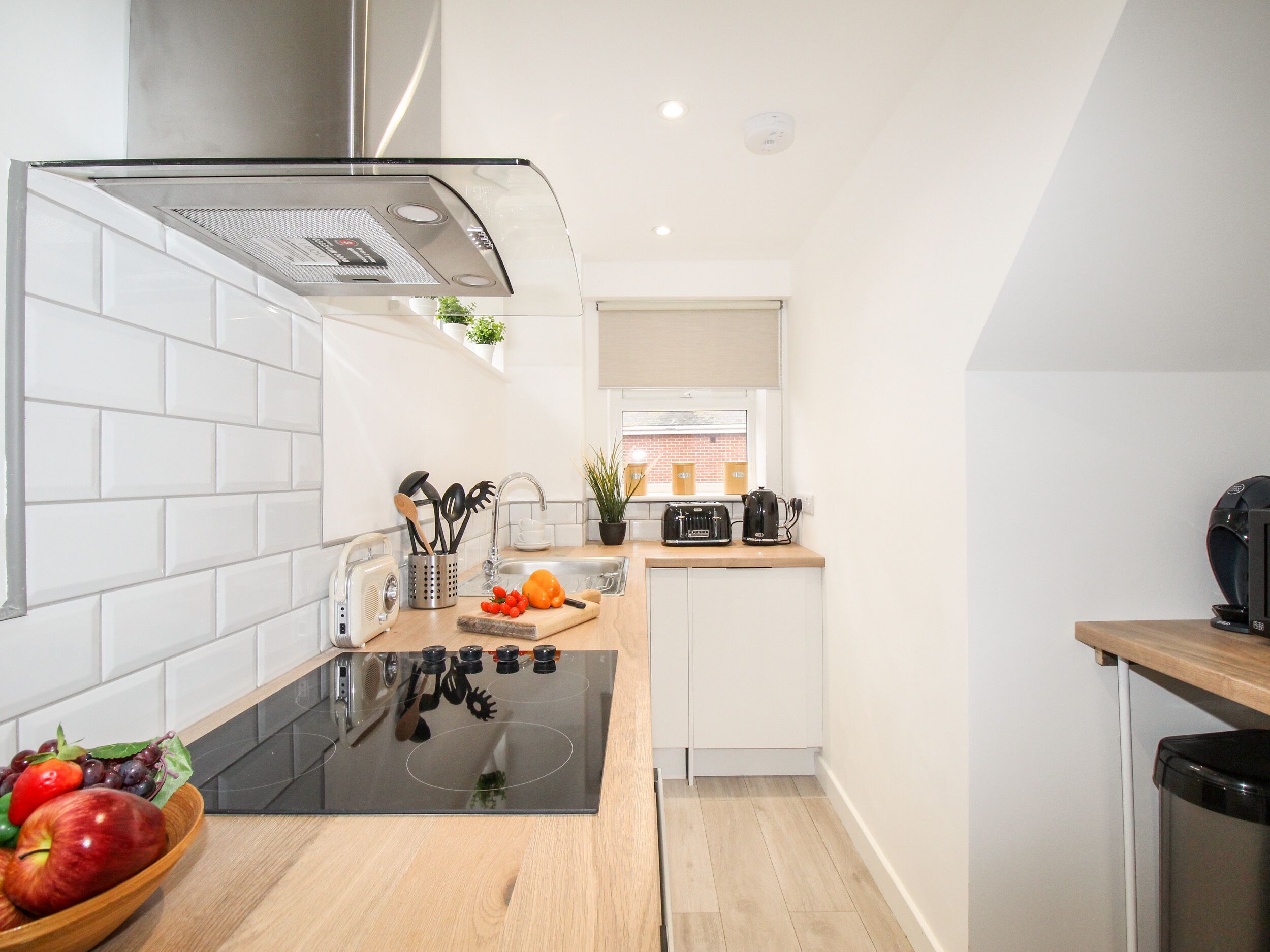 Casa de campo | Cocina privada | Refrigerador, lavavajillas, tetera eléctrica y tostadora 