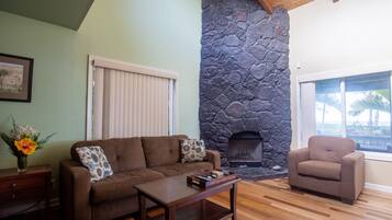 House, 2 Bedrooms | Living room | Smart TV