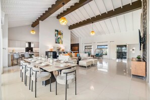 Smart TV - Oceanfront Villa - Sunset view - Sauna - Game Room (Malmok)